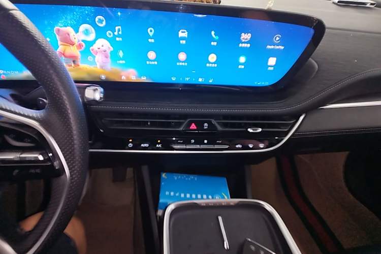 Used Buick LaCrosse 2025 28T Platinum Edition Audio And AC Panel
