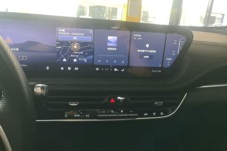 Used Buick LaCrosse 2025 28T Platinum Edition Audio And AC Panel