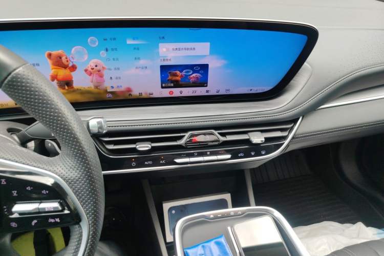 Used Buick LaCrosse 2025 Platinum Avia Edition Audio And AC Panel