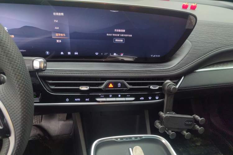 Used Buick LaCrosse 2025 28T Platinum Edition Audio And AC Panel