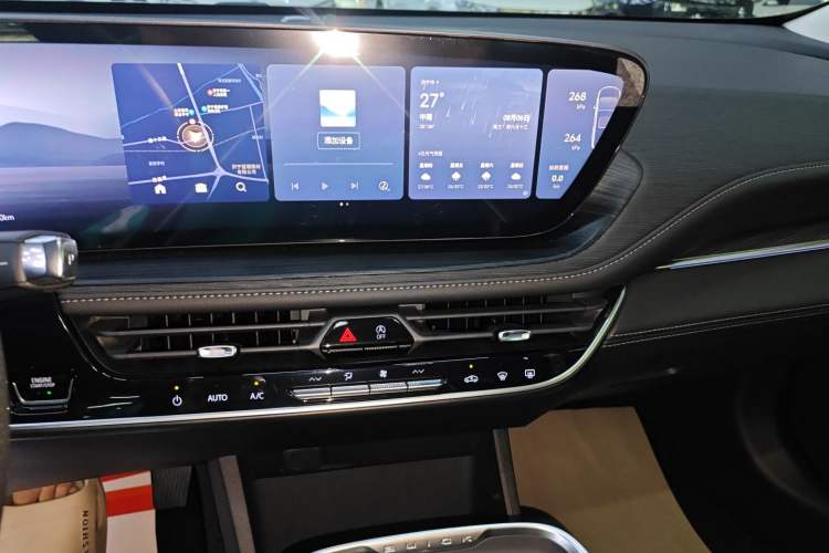 Used Buick LaCrosse 2025 28T Platinum Edition Audio And AC Panel
