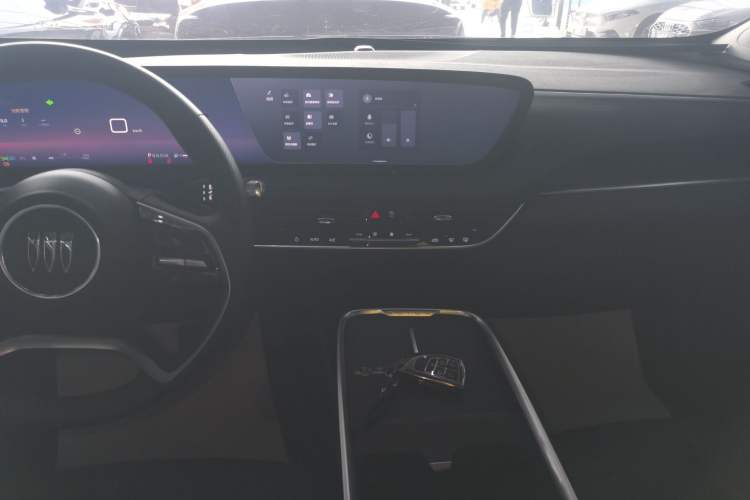 Used Buick LaCrosse 2025 28T Platinum Edition Audio And AC Panel
