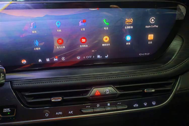 Used Buick LaCrosse 2025 28T Platinum Edition Audio And AC Panel