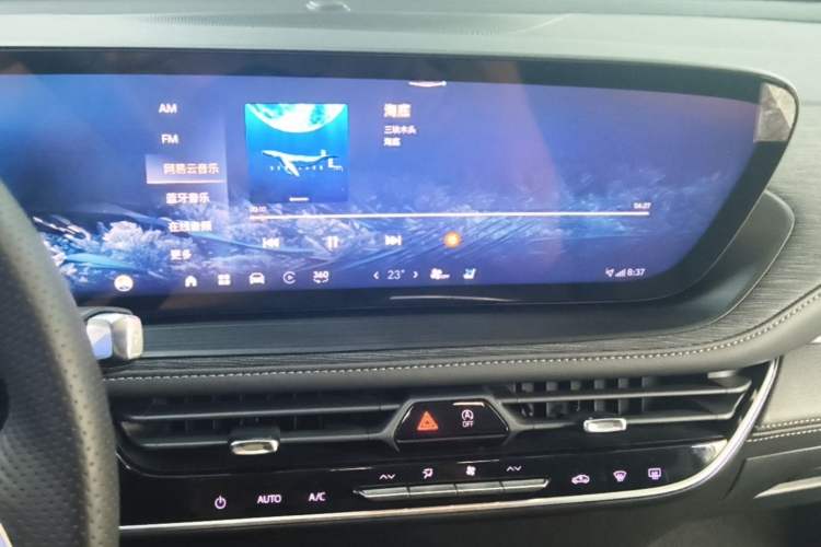 Used Buick LaCrosse 2025 28T Platinum Edition Audio And AC Panel