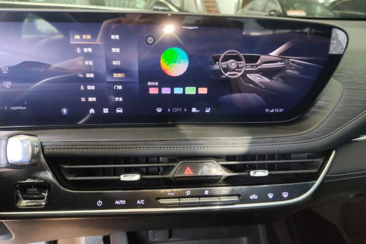 Used Buick LaCrosse 2025 28T Platinum Edition Audio And AC Panel