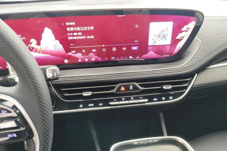 Used Buick LaCrosse 2025 28T Platinum Edition Audio And AC Panel