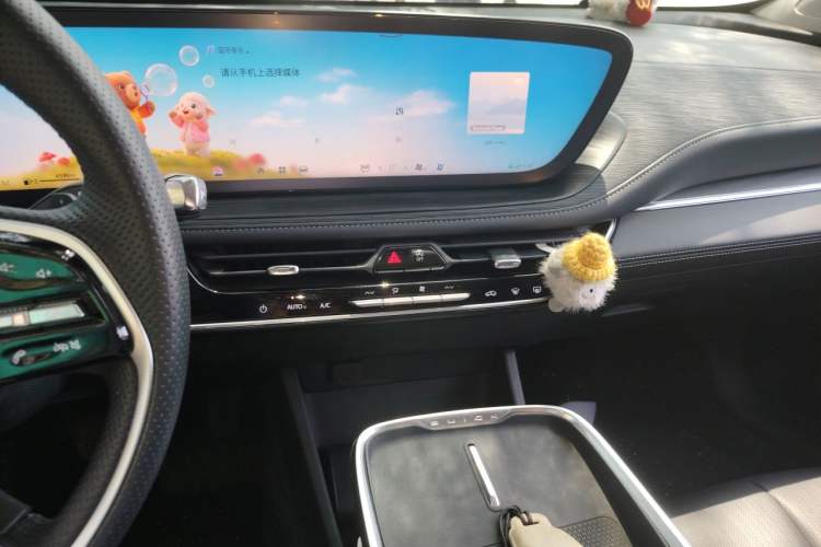 Used Buick LaCrosse 2025 28T Platinum Edition Audio And AC Panel