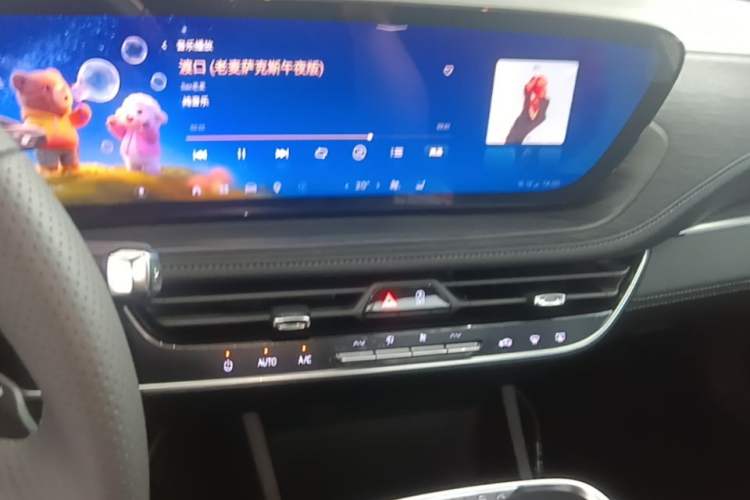Used Buick LaCrosse 2025 28T Platinum Edition Audio And AC Panel
