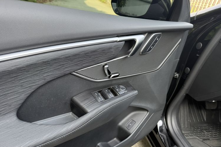 Used Buick LaCrosse 2025 28T Platinum Edition Audio And AC Panel