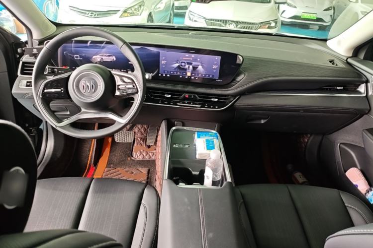 Used Buick LaCrosse 2025 28T Platinum Edition Center Console