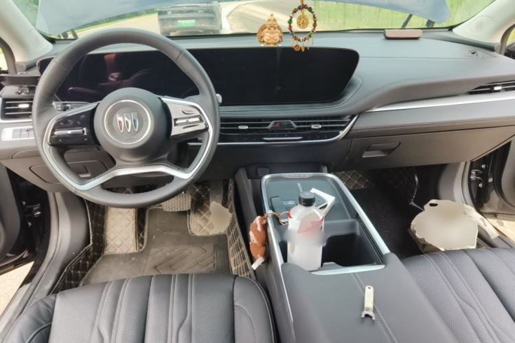 Used Buick LaCrosse 2025 Platinum Avia Edition Center Console