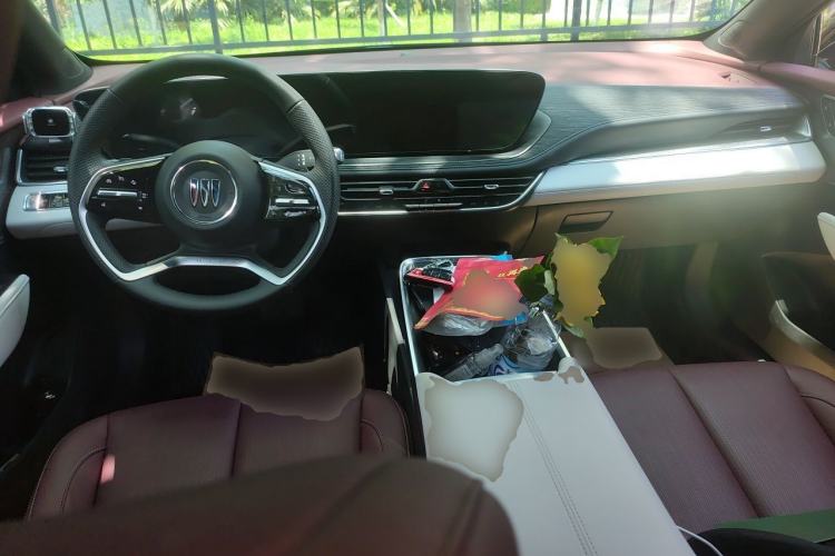 Used Buick LaCrosse 2025 28T Platinum Edition Center Console
