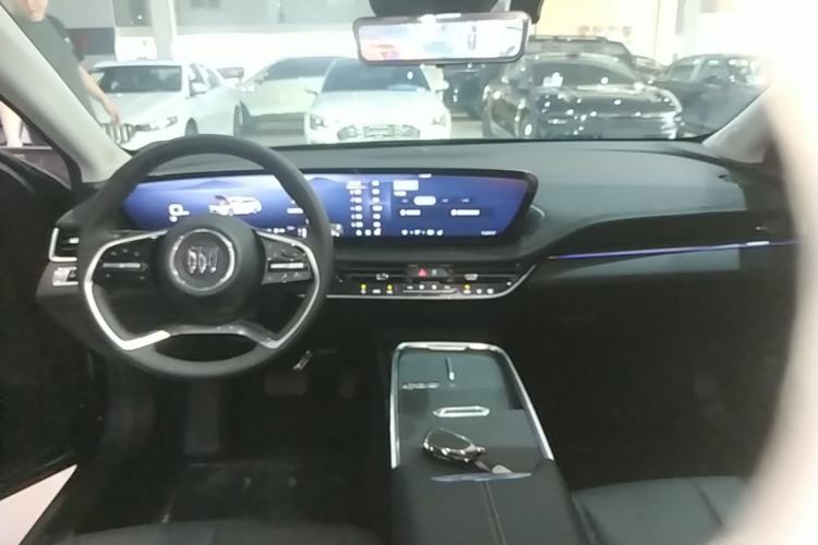 Used Buick LaCrosse 2025 28T Platinum Edition Center Console