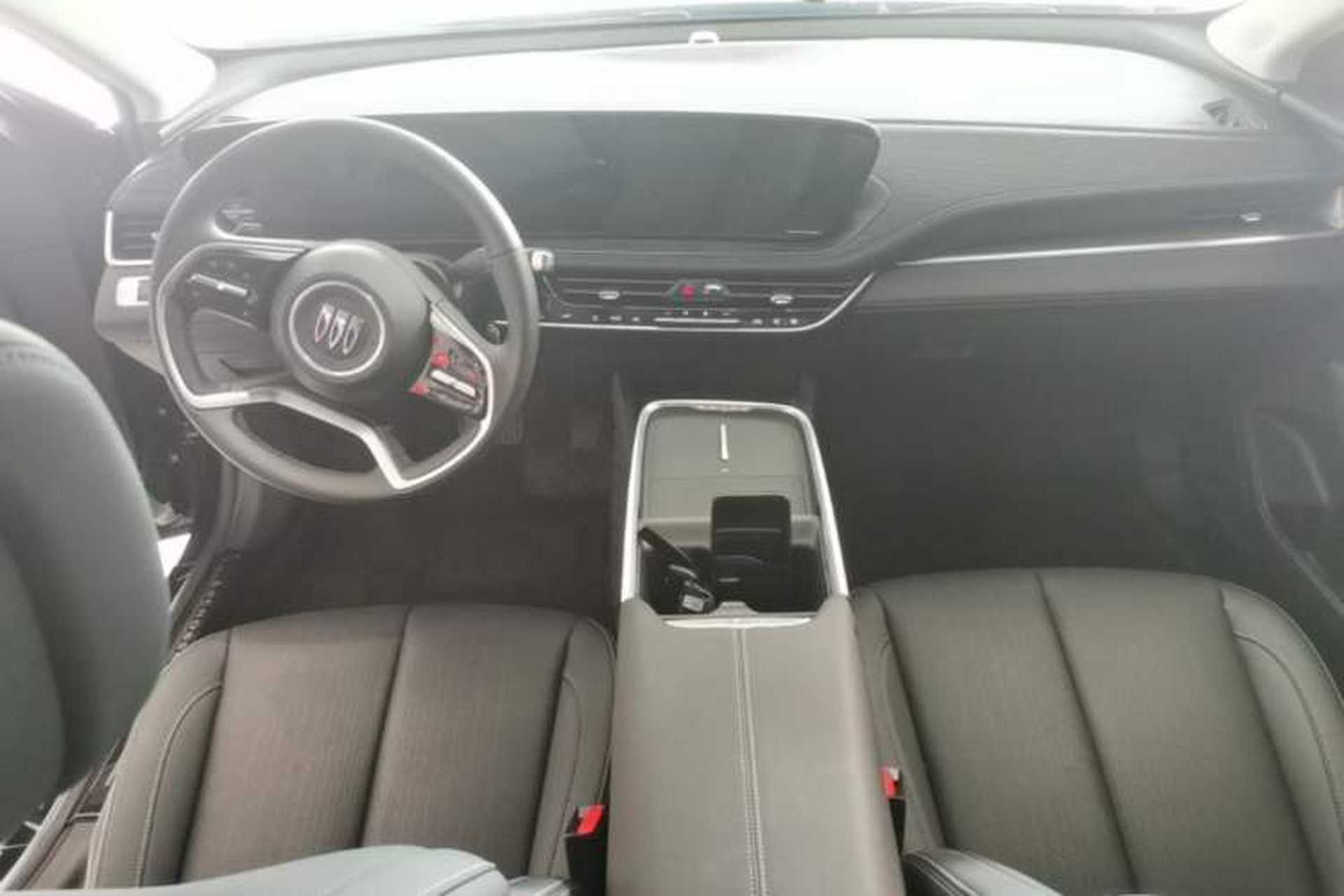 Used Buick LaCrosse 2025 28T Platinum Edition Center Console