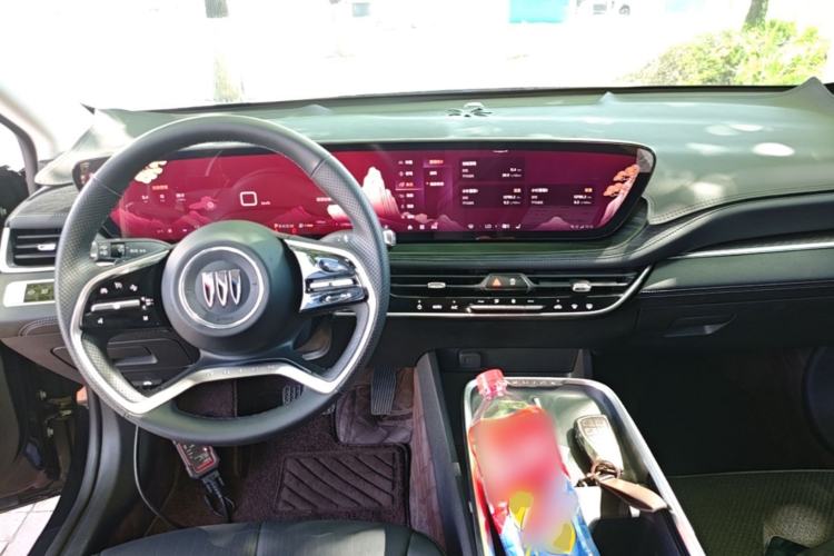 Used Buick LaCrosse 2025 28T Platinum Edition Center Console
