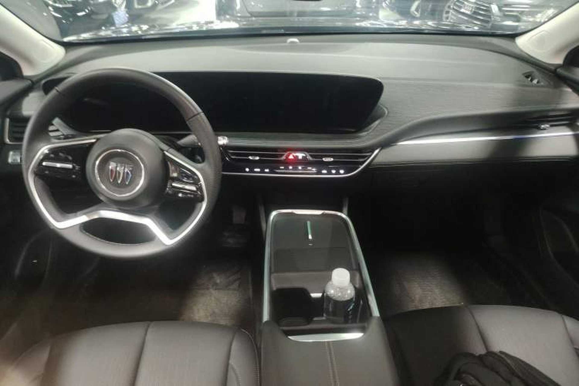 Used Buick LaCrosse 2025 28T Platinum Edition Center Console