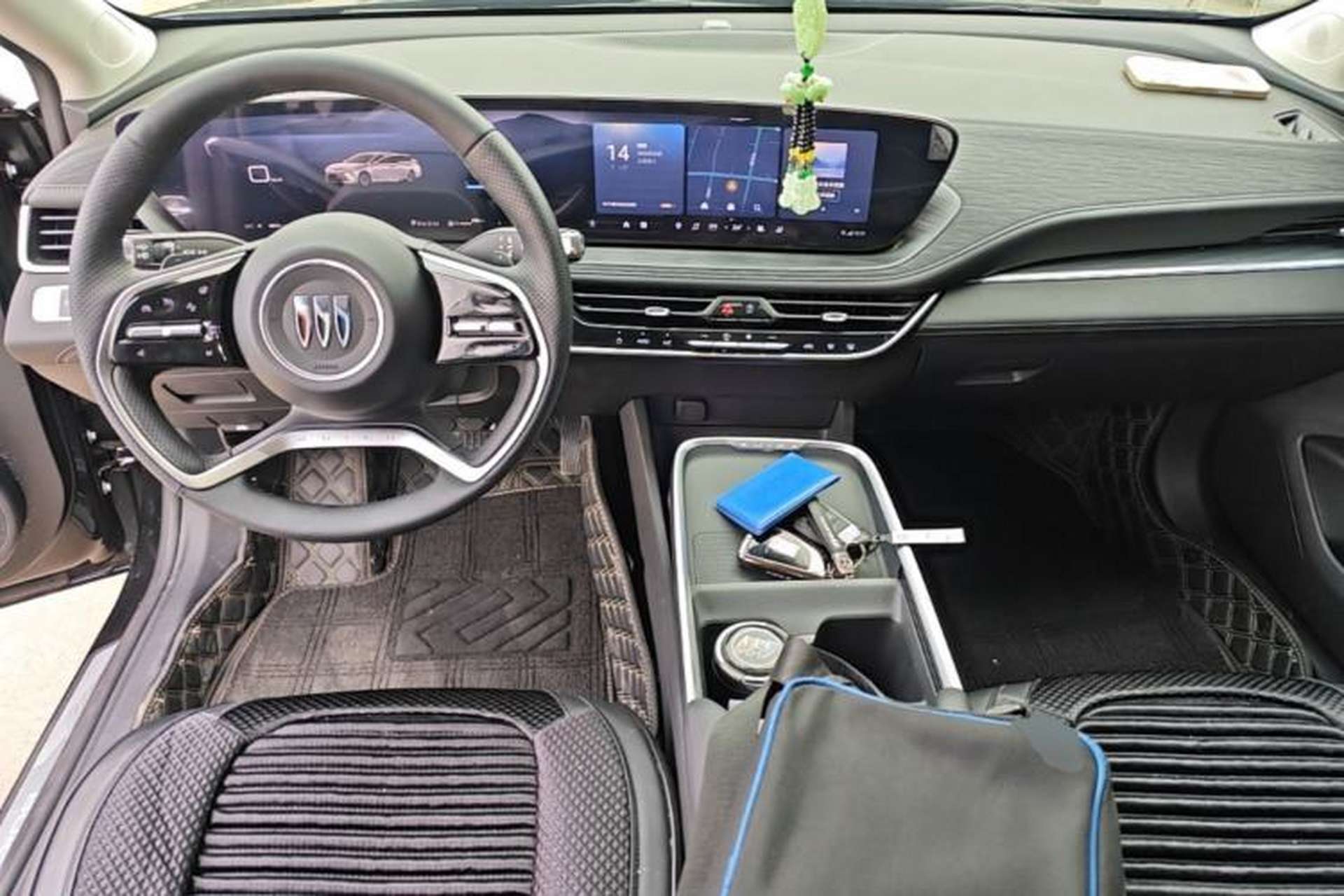 Used Buick LaCrosse 2025 28T Platinum Edition Center Console