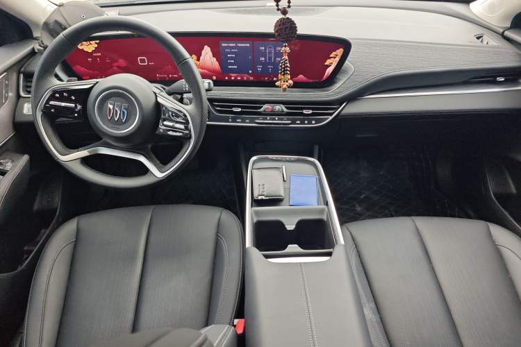 Used Buick LaCrosse 2025 28T Platinum Edition Center Console