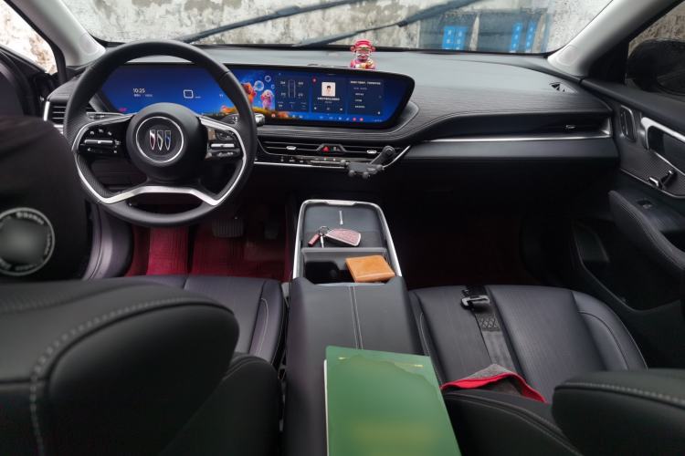 Used Buick LaCrosse 2025 28T Platinum Edition Center Console