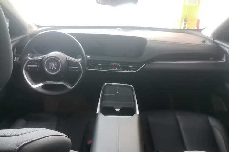 Used Buick LaCrosse 2025 28T Platinum Edition Center Console