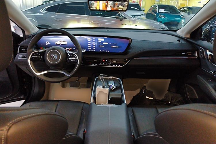 Used Buick LaCrosse 2025 28T Platinum Edition Center Console