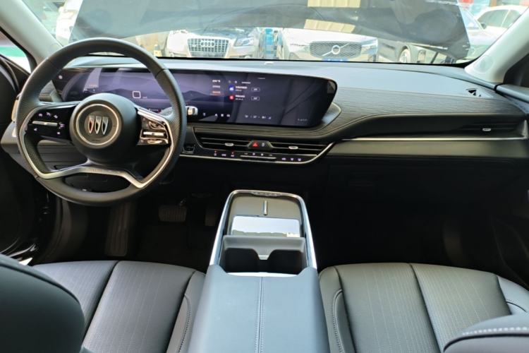 Used Buick LaCrosse 2025 28T Platinum Edition Center Console