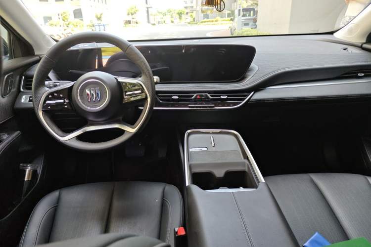 Used Buick LaCrosse 2025 28T Platinum Edition Center Console