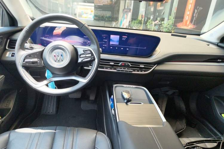 Used Buick LaCrosse 2025 Platinum Avia Edition Center Console