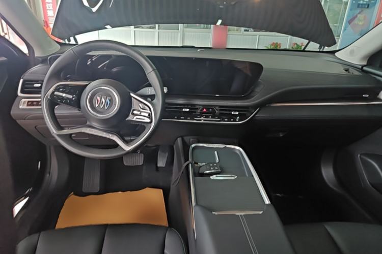 Used Buick LaCrosse 2025 28T Platinum Edition Center Console