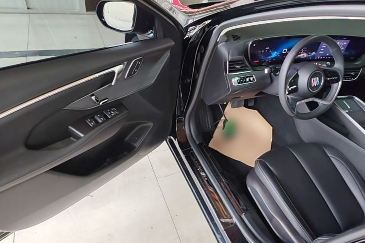 Used Buick LaCrosse 2025 28T Platinum Edition Driver Seat