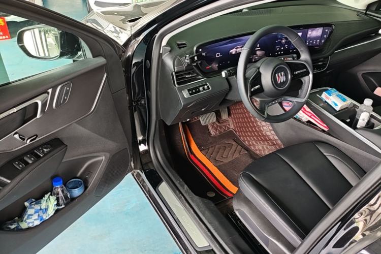 Used Buick LaCrosse 2025 28T Platinum Edition Driver Seat
