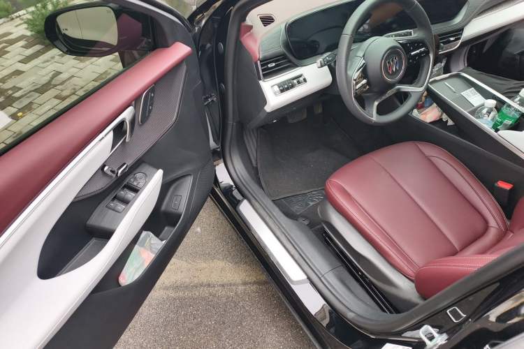 Used Buick LaCrosse 2025 28T Platinum Edition Driver Seat