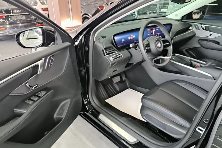 Used Buick LaCrosse 2025 28T Platinum Edition Driver Seat