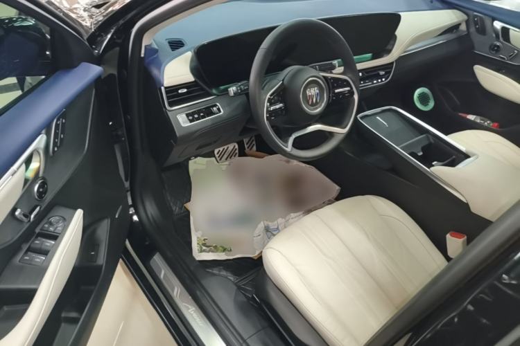Used Buick LaCrosse 2025 Platinum Avia Edition Driver Seat