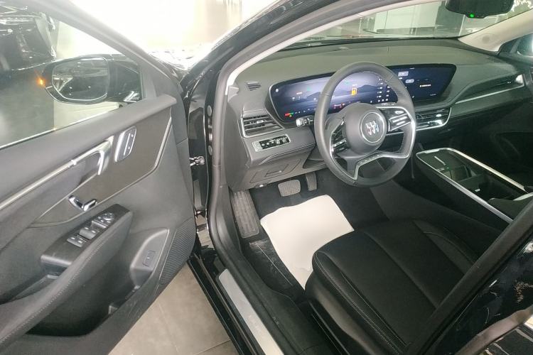 Used Buick LaCrosse 2025 28T Platinum Edition Driver Seat