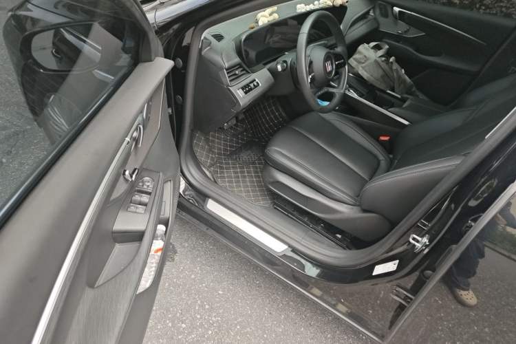 Used Buick LaCrosse 2025 28T Platinum Edition Driver Seat