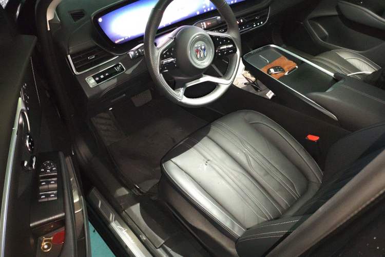 Used Buick LaCrosse 2025 Platinum Avia Edition Driver Seat