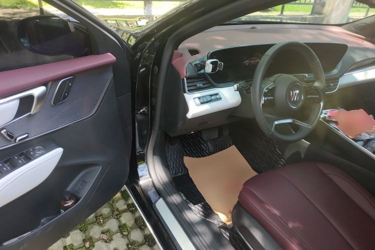Used Buick LaCrosse 2025 28T Platinum Edition Driver Seat