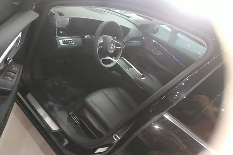 Used Buick LaCrosse 2025 28T Platinum Edition Driver Seat