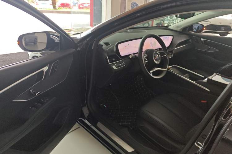 Used Buick LaCrosse 2025 28T Platinum Edition Driver Seat