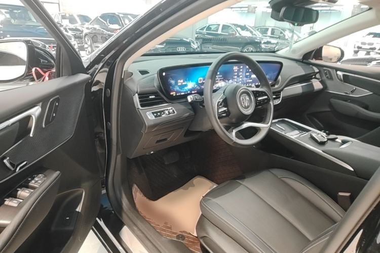 Used Buick LaCrosse 2025 28T Platinum Edition Driver Seat