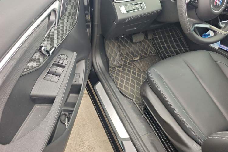 Used Buick LaCrosse 2025 28T Platinum Edition Driver Seat