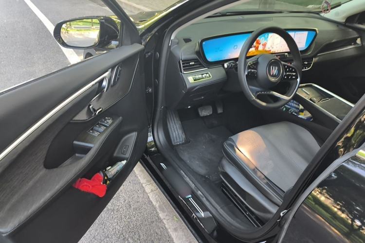 Used Buick LaCrosse 2025 28T Platinum Edition Driver Seat