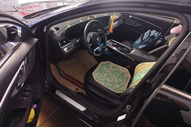 Used Buick LaCrosse 2025 28T Platinum Edition Driver Seat