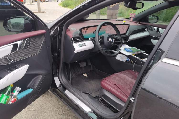 Used Buick LaCrosse 2025 28T Platinum Edition Driver Seat