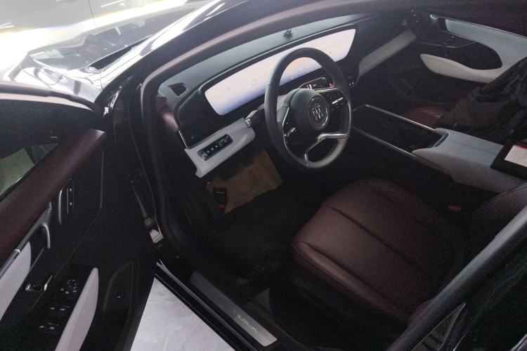 Used Buick LaCrosse 2025 28T Platinum Edition Driver Seat