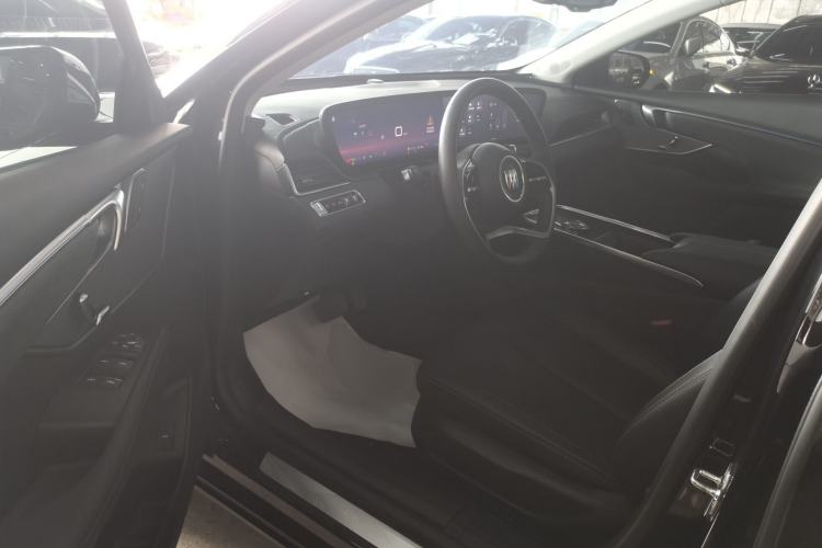 Used Buick LaCrosse 2025 28T Platinum Edition Driver Seat