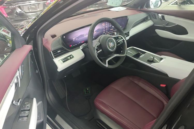 Used Buick LaCrosse 2025 28T Platinum Edition Driver Seat