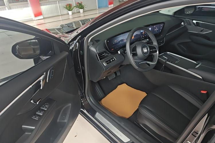 Used Buick LaCrosse 2025 28T Platinum Edition Driver Seat