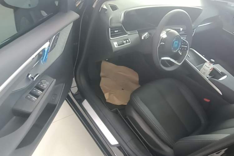 Used Buick LaCrosse 2025 28T Platinum Edition Driver Seat